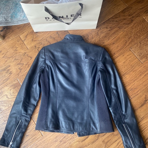 **BRAND NEW ** Navy Blue Danier Leather Jacket - Picture 3 of 10